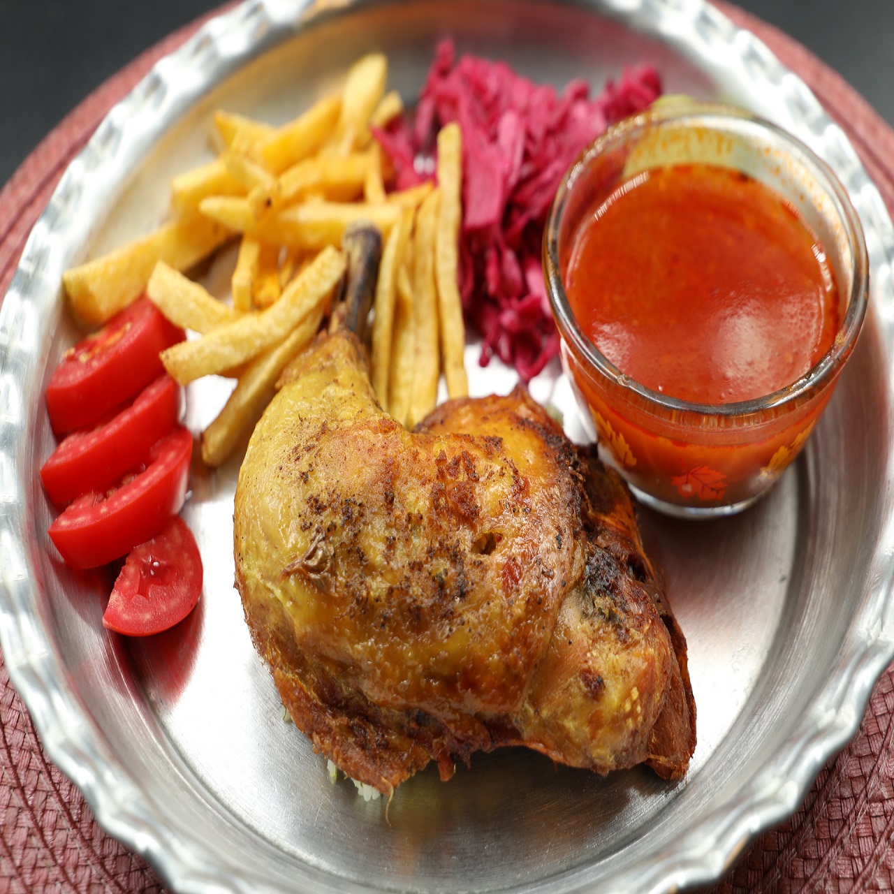 خوراک مرغ سرخ شده با دورچین